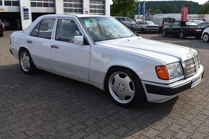 Gebraucht Mercedes E280 197 PS (144 kW) 1992 Weiß Limousine