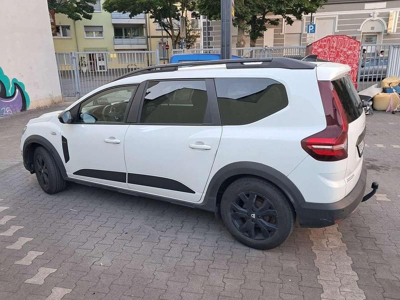 Weiß Gebraucht 2022 Dacia Jogger Extreme Van / Kleinbus | 13.500 € - Bild 1/2
