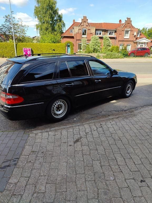 Gebraucht Mercedes E220 Avantgarde 170 PS (125 kW) 2008 Schwarz Limousine