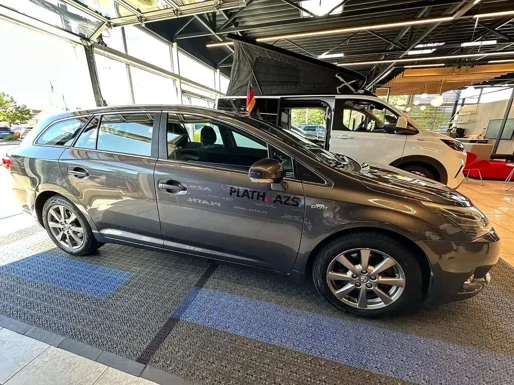 Gebraucht Toyota Avensis Life 150 PS (110 kW) 2012 Grau Kombi