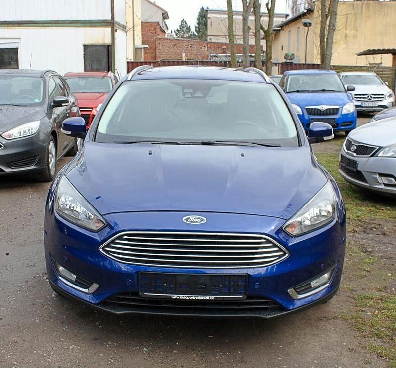 Gebraucht Ford Focus Titanium 125 PS (91 kW) 2016 Blau Limousine