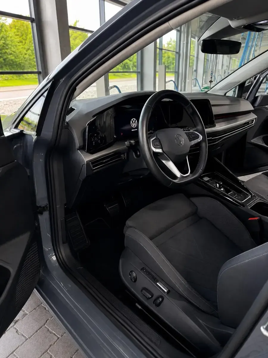 Gebraucht VW Golf VIII Style 190 PS (139 kW) 2023 Grau Limousine
