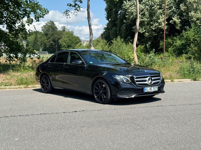 Schwarz Gebraucht 2016 Mercedes E250 Limousine | 19.200 € (Fairer Preis) - Bild 1/4