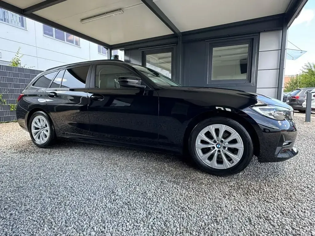 Gebraucht BMW 320 Sport Line 190 PS (139 kW) 2020 Schwarz Limousine