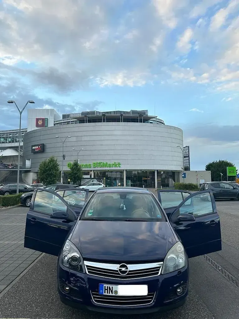 Gebraucht Opel Astra 124 PS (91 kW) 2008 Blau Kleinwagen
