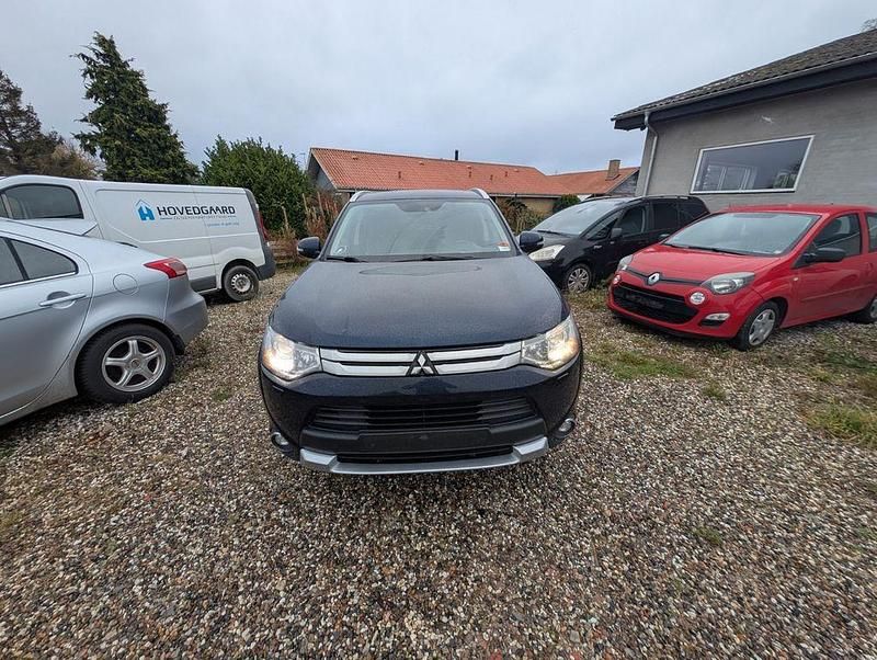 Gebraucht Mitsubishi Outlander Top 150 PS (110 kW) 2015 Schwarz SUV