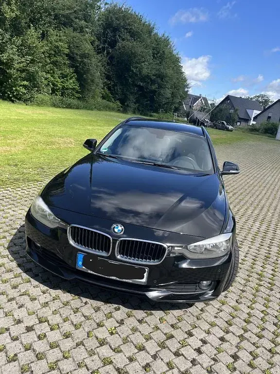 Gebraucht BMW 318 Sport Line 143 PS (105 kW) 2014 Schwarz Kombi
