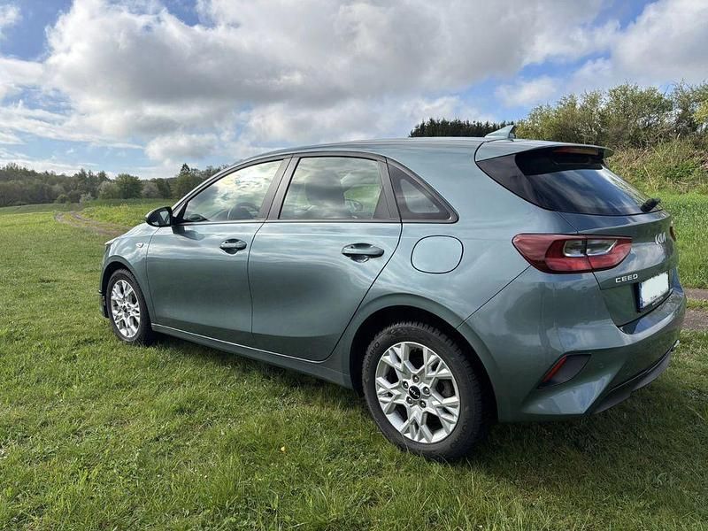 Gebraucht Kia Ceed Edition 7 101 PS (74 kW) 2022 Grau Kleinwagen