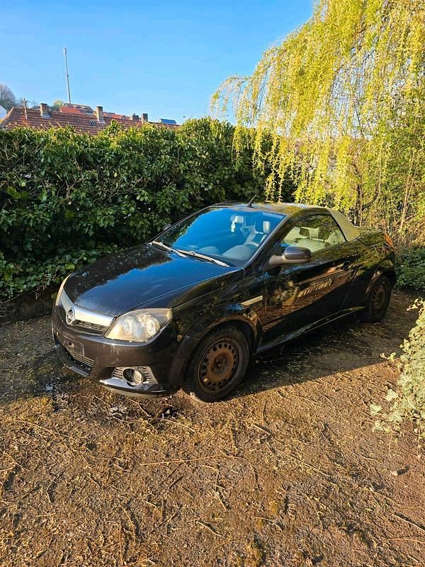 Gebraucht Opel Tigra 90 PS (66 kW) 2004 Schwarz Cabrio
