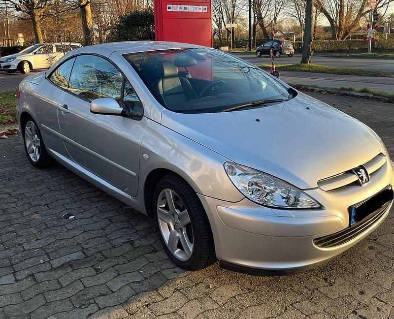 Silber Gebraucht 2004 Peugeot 307 CC Cabrio | 4.000 € (Teuer) - Bild 1/4