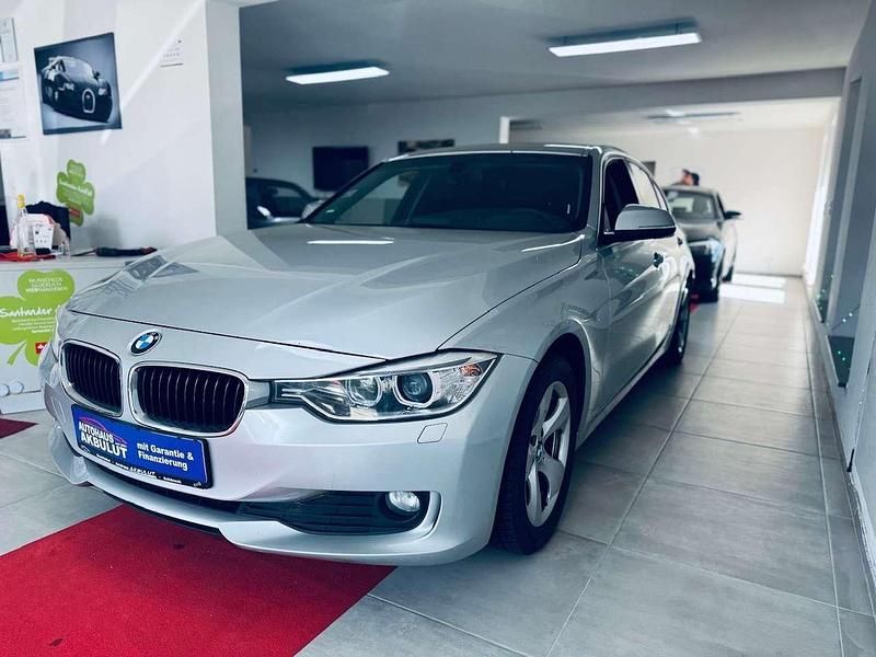 Gebraucht BMW 320 Sport Line 163 PS (119 kW) 2012 Glaciersilber metallic Limousine