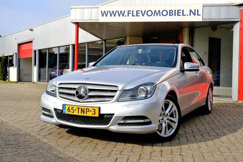 Grau Gebraucht 2011 Mercedes C350 Avantgarde Limousine | 16.500 € (Fairer Preis) - Bild 1/4