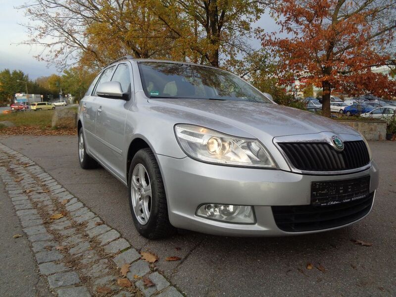 Gebraucht Skoda Octavia Ambition 105 PS (77 kW) 2012 Silber Kombi