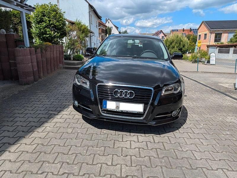 Schwarz Gebraucht 2012 Audi A3 Sportback Attraction Limousine | 8.900 € (Fairer Preis) - Bild 1/4