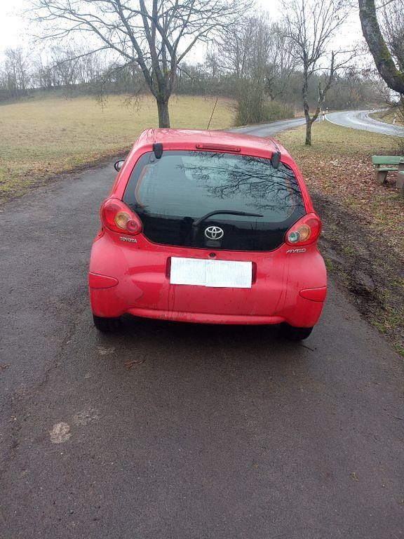 Gebraucht Toyota Aygo 68 PS (50 kW) 2006 Rot Kleinwagen