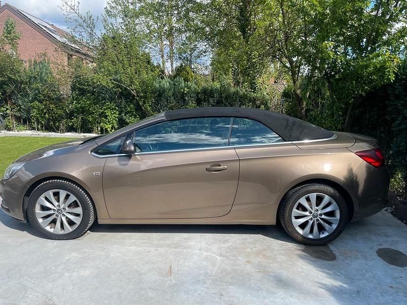 Second-hand Opel Cascada 140 CP (102 kW) 2013 Auriu Cabrio
