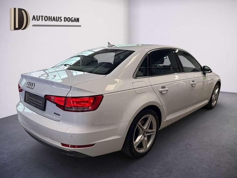 Używany Audi A4 S-Line 190 KM (139 kW) 2018 Biały Sedan/Limuzyna