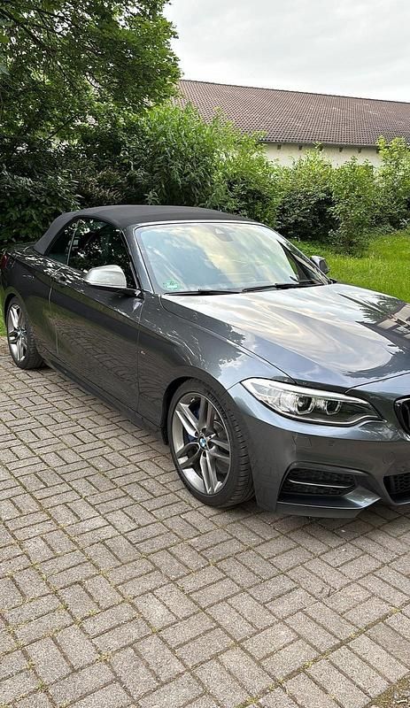 Grau Gebraucht 2017 BMW M240 M Sport Cabrio | 30.500 € (Fairer Preis) - Bild 1/4