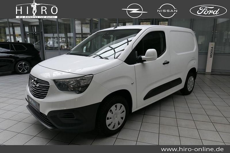 Weiß Gebraucht 2020 Opel Combo Edition Van / Kleinbus | 11.890 € (Guter Preis) - Bild 1/4