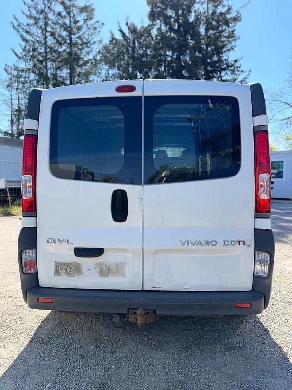 Używany Opel Vivaro 114 KM (83 kW) 2010 Biały Minivan