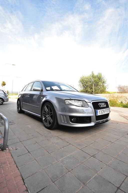 Grau Gebraucht 2006 Audi RS4 Sport Limousine | 38.500 € (Teuer) - Bild 1/4
