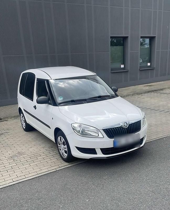 Weiß Gebraucht 2011 Skoda Roomster Kombi | 5.250 € (Teuer) - Bild 1/4