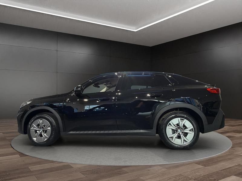 Schwarz ii Gebraucht 2025 BMW iX2 Performance SUV | 52.690 € (Teuer) - Bild 1/4