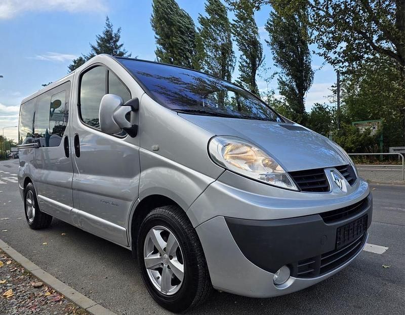 Grau Gebraucht 2007 Renault Trafic Privilege Van | 10.980 € (Teuer) - Bild 1/4