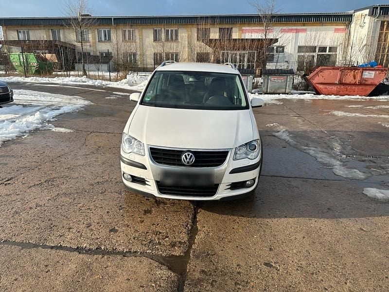 Weiß Gebraucht 2008 VW Touran Cross Van / Kleinbus | 6.500 € (Guter Preis) - Bild 1/4