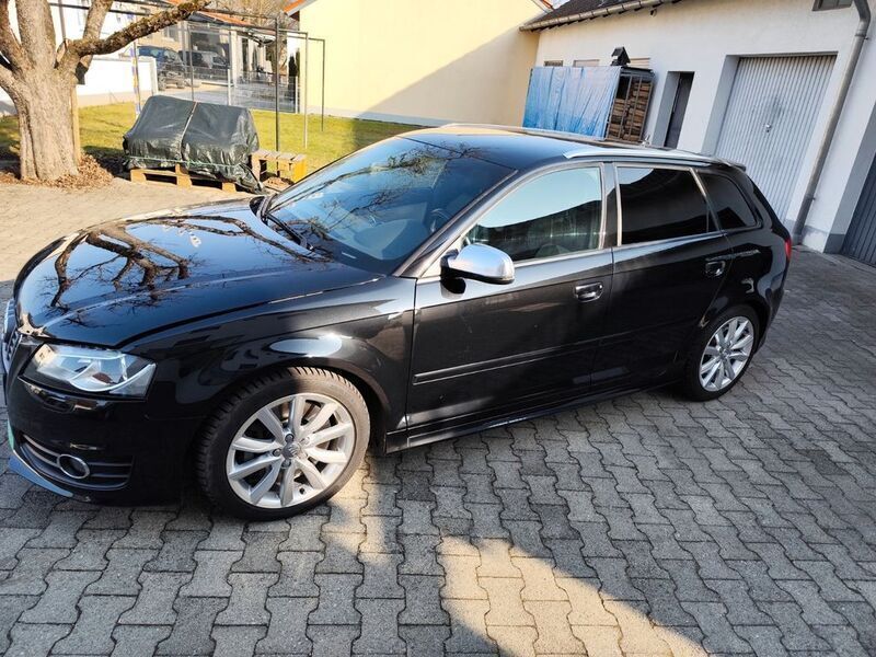 Schwarz Gebraucht 2012 Audi S3 Ambiente Limousine | 11.000 € - Bild 1/4