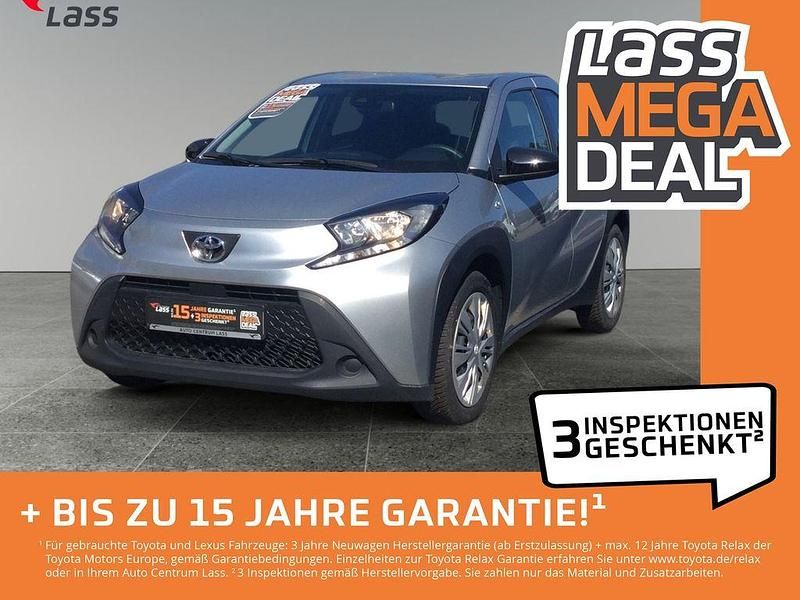 Silber Gebraucht 2023 Toyota Aygo Play Kleinwagen | 13.980 € (Fairer Preis) - Bild 1/4