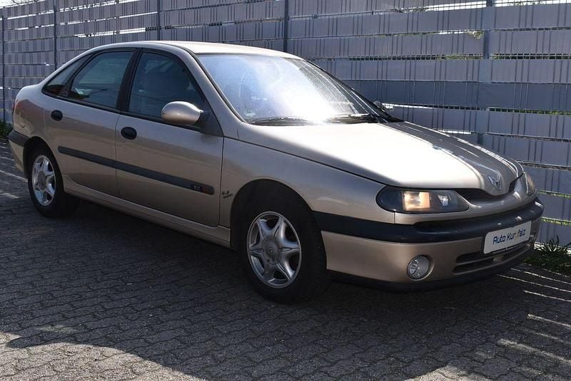 Brugt Renault Laguna 114 HK (83 kW) 1999 Gul Sedan