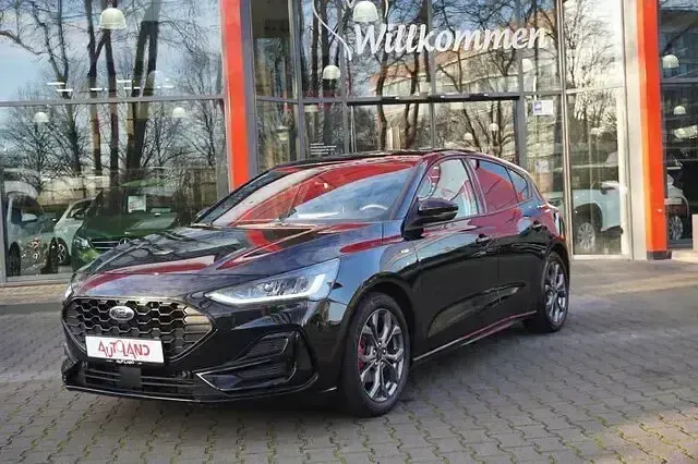 Używany Ford Focus ST-Line 125 KM (91 kW) 2022 Czarny Hatchback