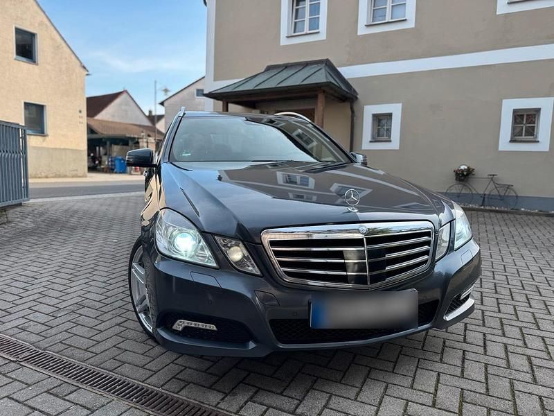Gebraucht Mercedes E350 231 PS (169 kW) 2009 Grau Kombi