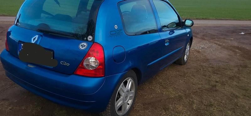 Blau Gebraucht 2005 Renault Clio II Kleinwagen | 800 € - Bild 1/4