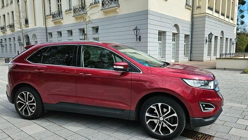 Gebraucht Ford Edge Titanium 179 PS (131 kW) 2017 Rot SUV