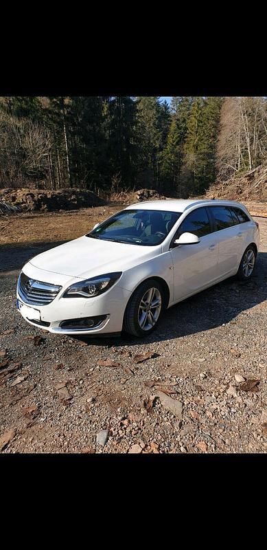 Weiß Gebraucht 2013 Opel Insignia Limousine | 3.100 € (Guter Preis) - Bild 1/4