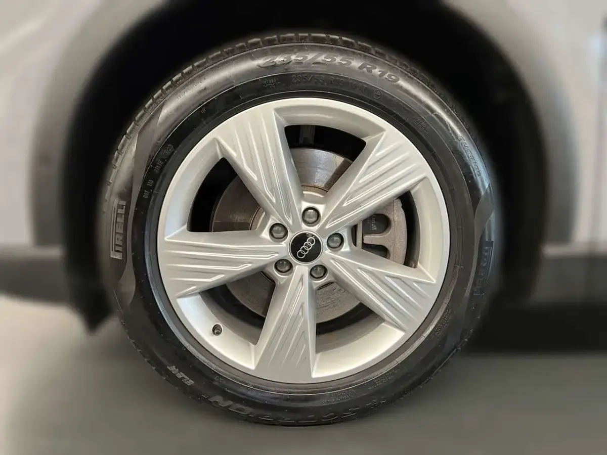 Second-hand Audi Q4 Sportback e-tron Advanced 150 kW (204 CP) 2023 Gri SUV