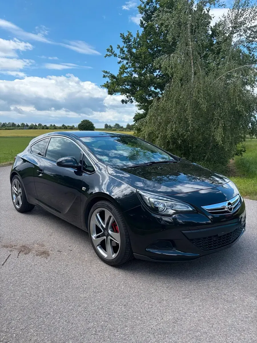Gebraucht Opel Astra GTC Innovation 179 PS (131 kW) 2011 Schwarz Coupé