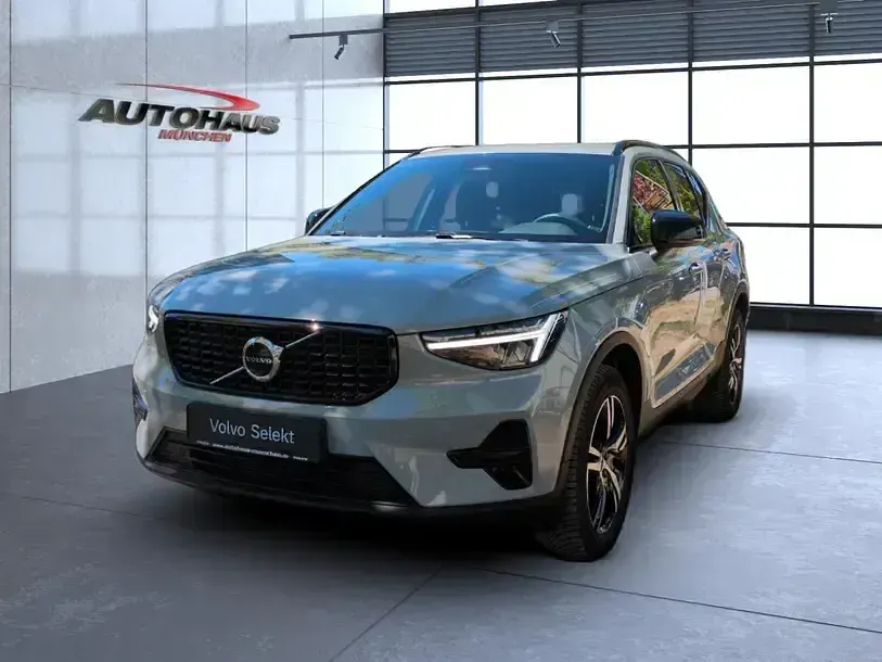 Używany Volvo XC40 Plus 163 KM (119 kW) 2024 Szary SUV
