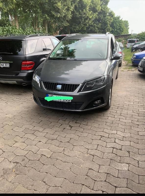 Grau Gebraucht 2011 Seat Alhambra Van / Kleinbus | 8.500 € (Etwas zu teuer) - Bild 1/1