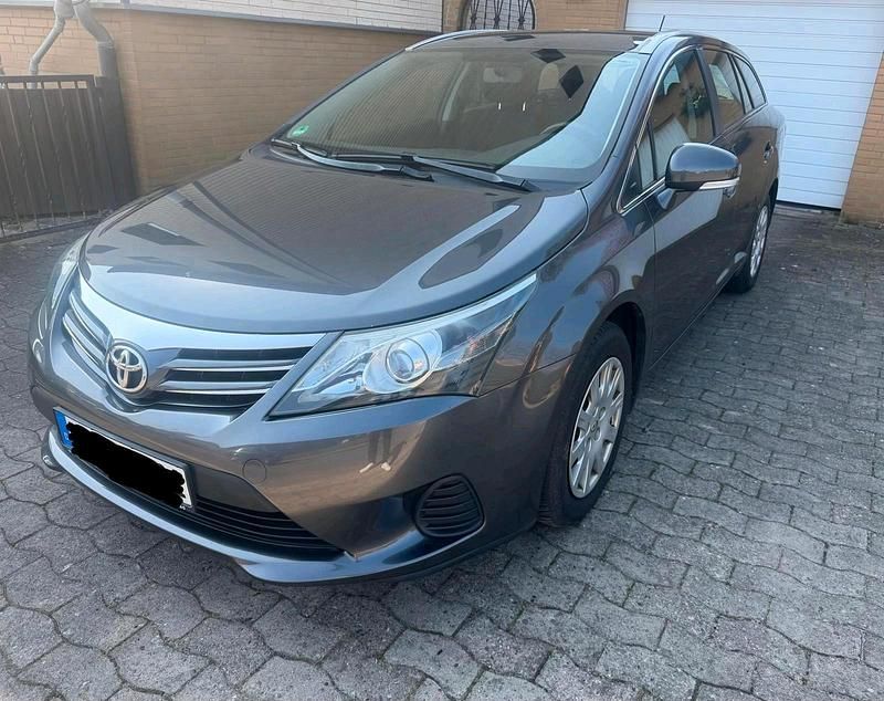 Gebraucht Toyota Avensis 125 PS (91 kW) 2012 Grau Kombi