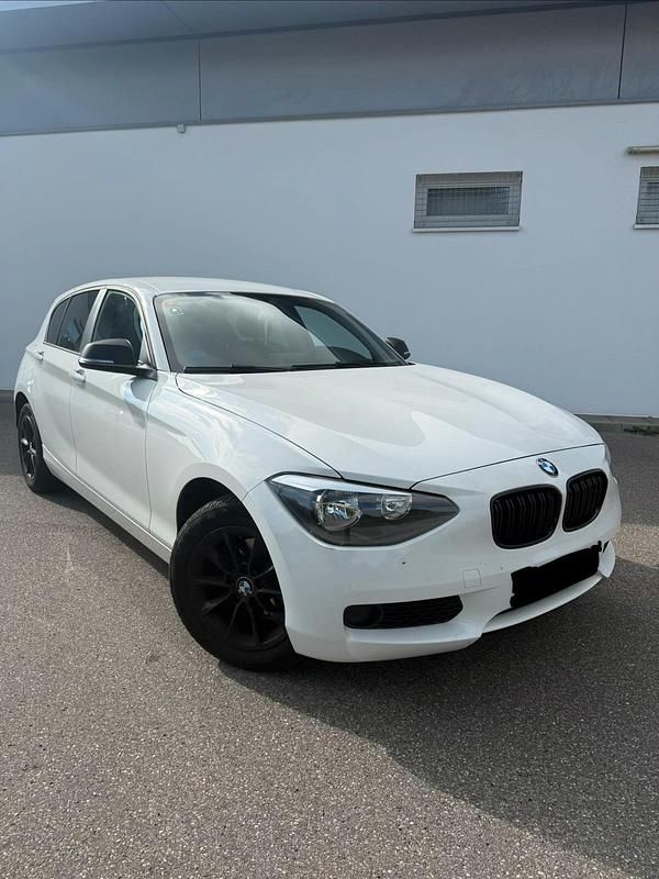 Weiß Gebraucht 2012 BMW 116 Kleinwagen | 4.900 € (Fairer Preis) - Bild 1/4