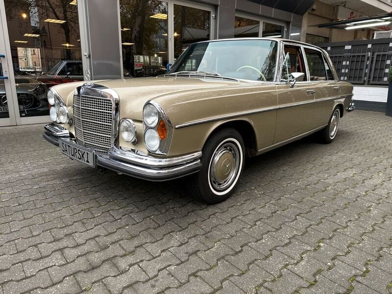 Gebraucht Mercedes 300 250 PS (183 kW) 1969 Beige Limousine