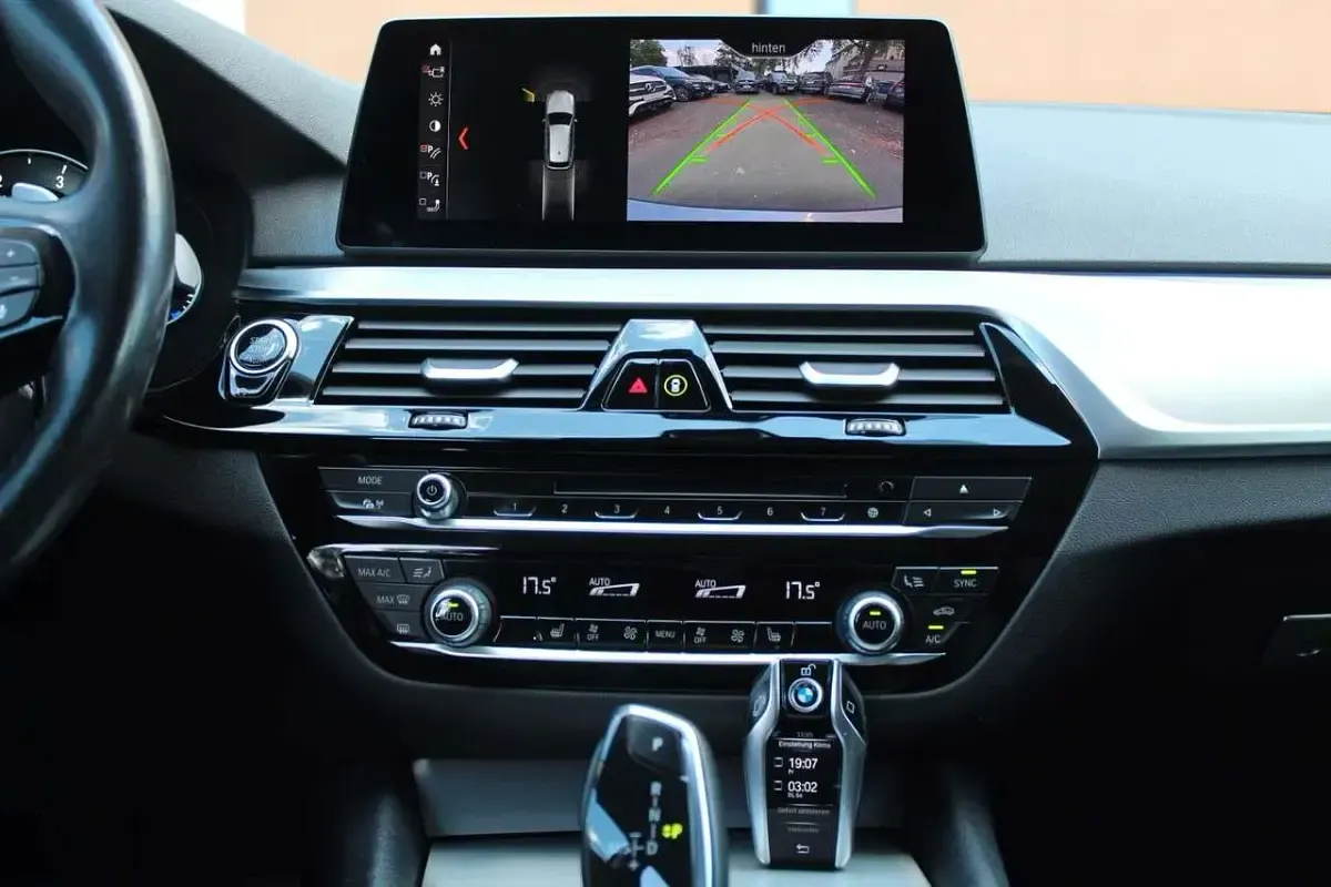 Gebraucht BMW 525 Sport Line 231 PS (169 kW) 2019 Bluestone Kombi