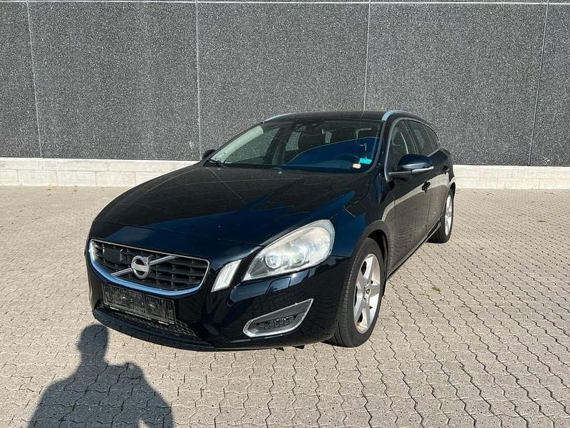 Schwarz Gebraucht 2011 Volvo V60 Summum Kombi | 5.900 € (Superpreis) - Bild 1/4