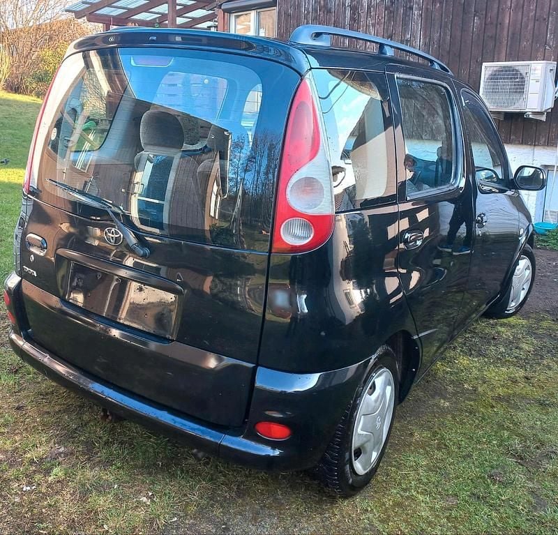 Gebraucht Toyota Yaris Verso 84 PS (61 kW) 2001 Schwarz Van / Kleinbus