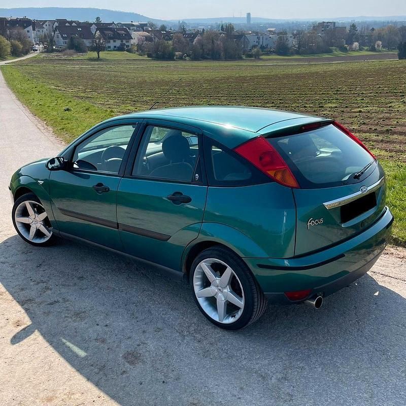 Gebraucht Ford Focus Ghia 116 PS (85 kW) 1999 Grün Limousine