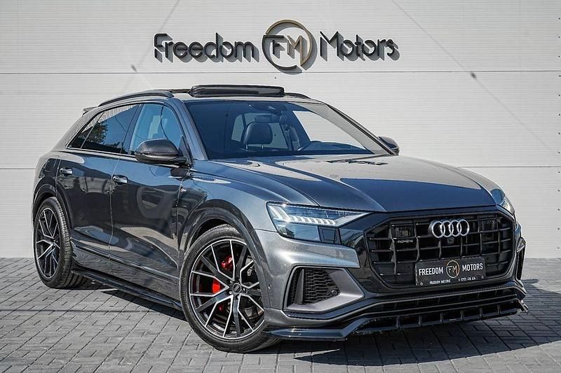 Grau Gebraucht 2021 Audi Q8 Sport SUV | 66.998 € - Bild 1/4