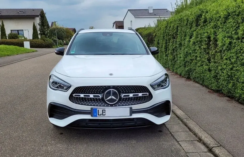 Gebraucht Mercedes GLA200 AMG line 165 PS (121 kW) 2021 Weiß SUV